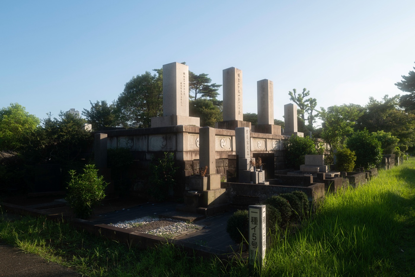 aoyama cemetery tokyos historic resting place photo 14