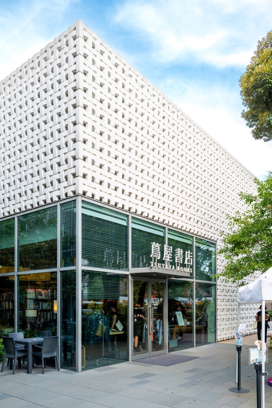 daikanyama t site a literary and architectural marvel photo 2