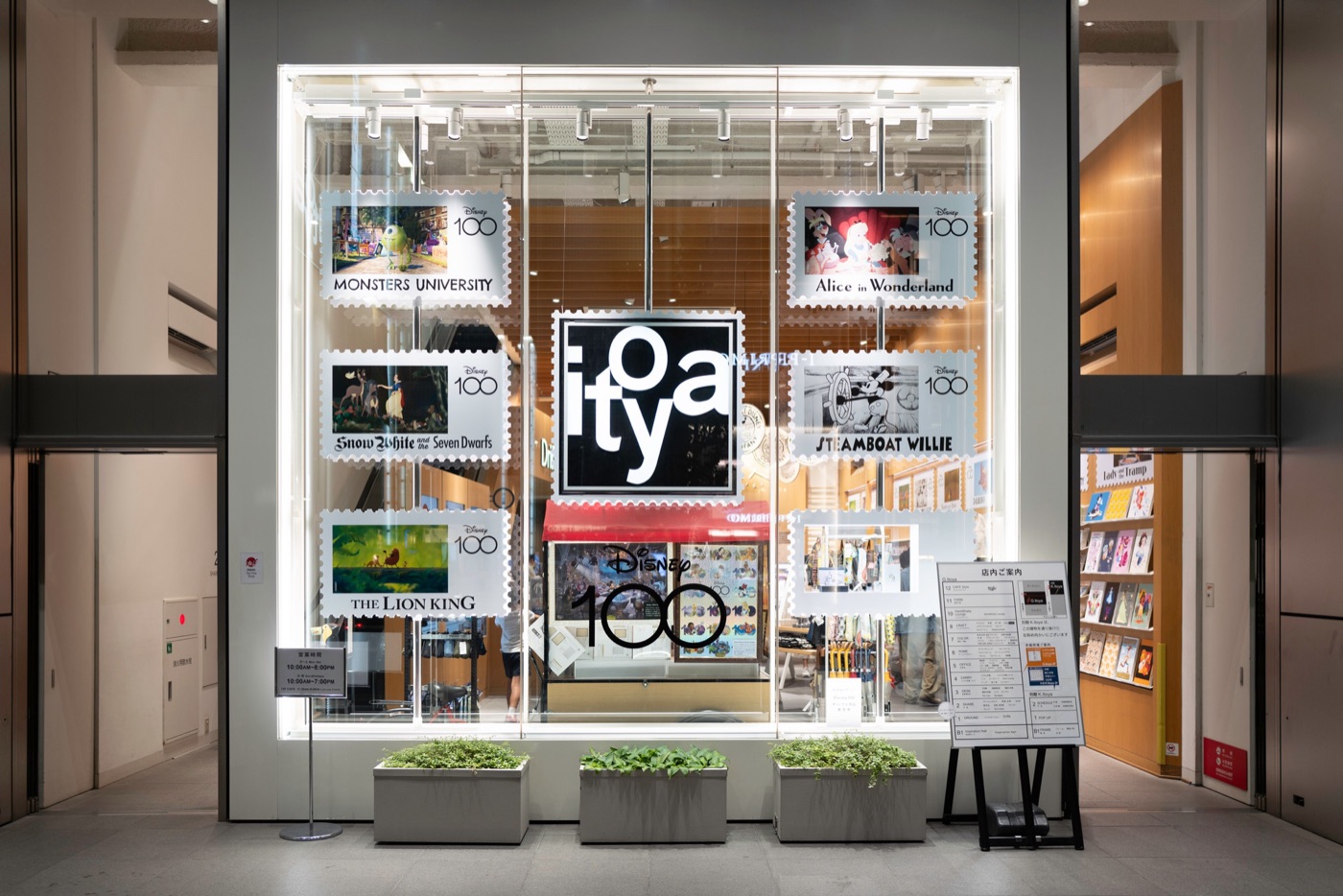 itoya ginzas creative stationery hub photo 12