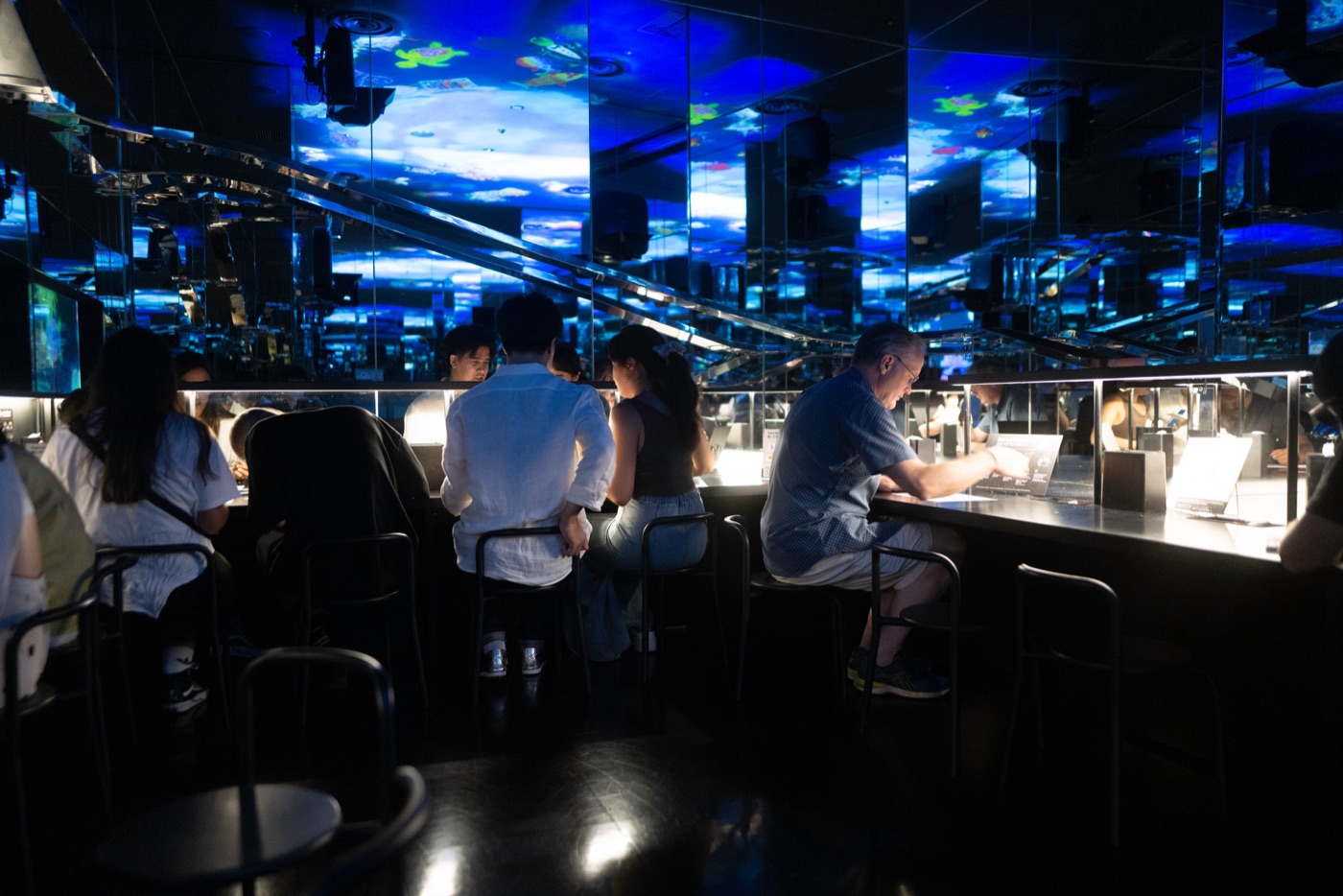 teamlab borderless digital art without boundaries photo 16