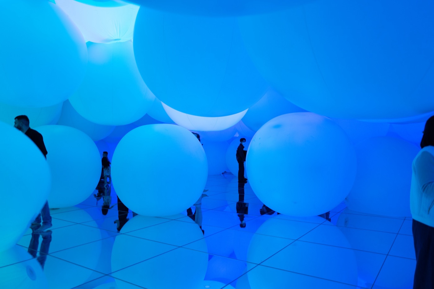 teamlab planets tokyos immersive art museum photo 14