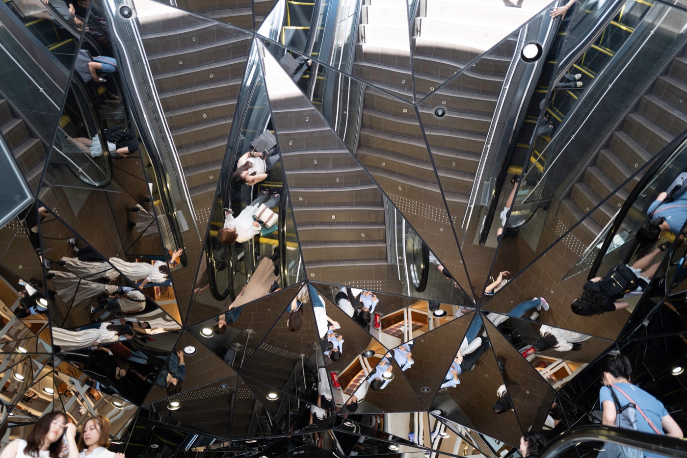 tokyu plaza harajukus architectural landmark photo 1