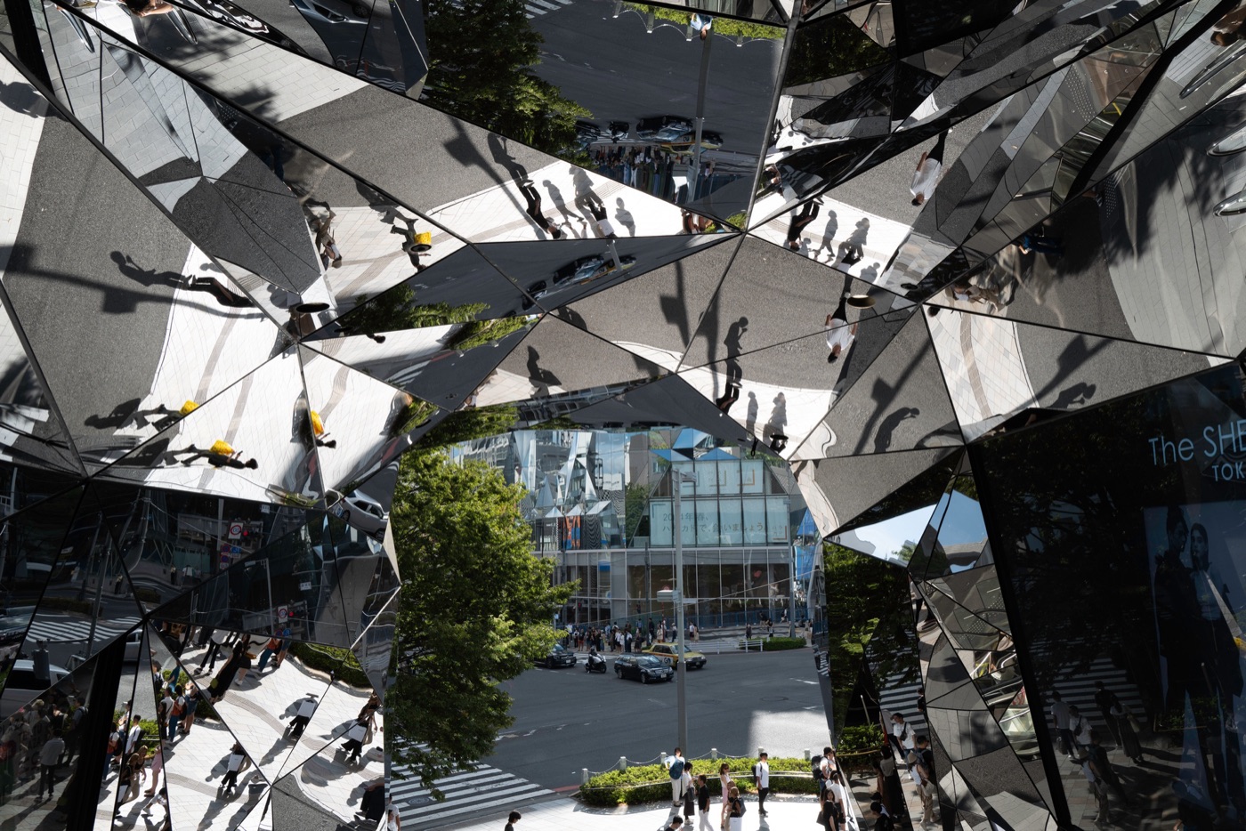 tokyu plaza harajukus architectural landmark photo 2