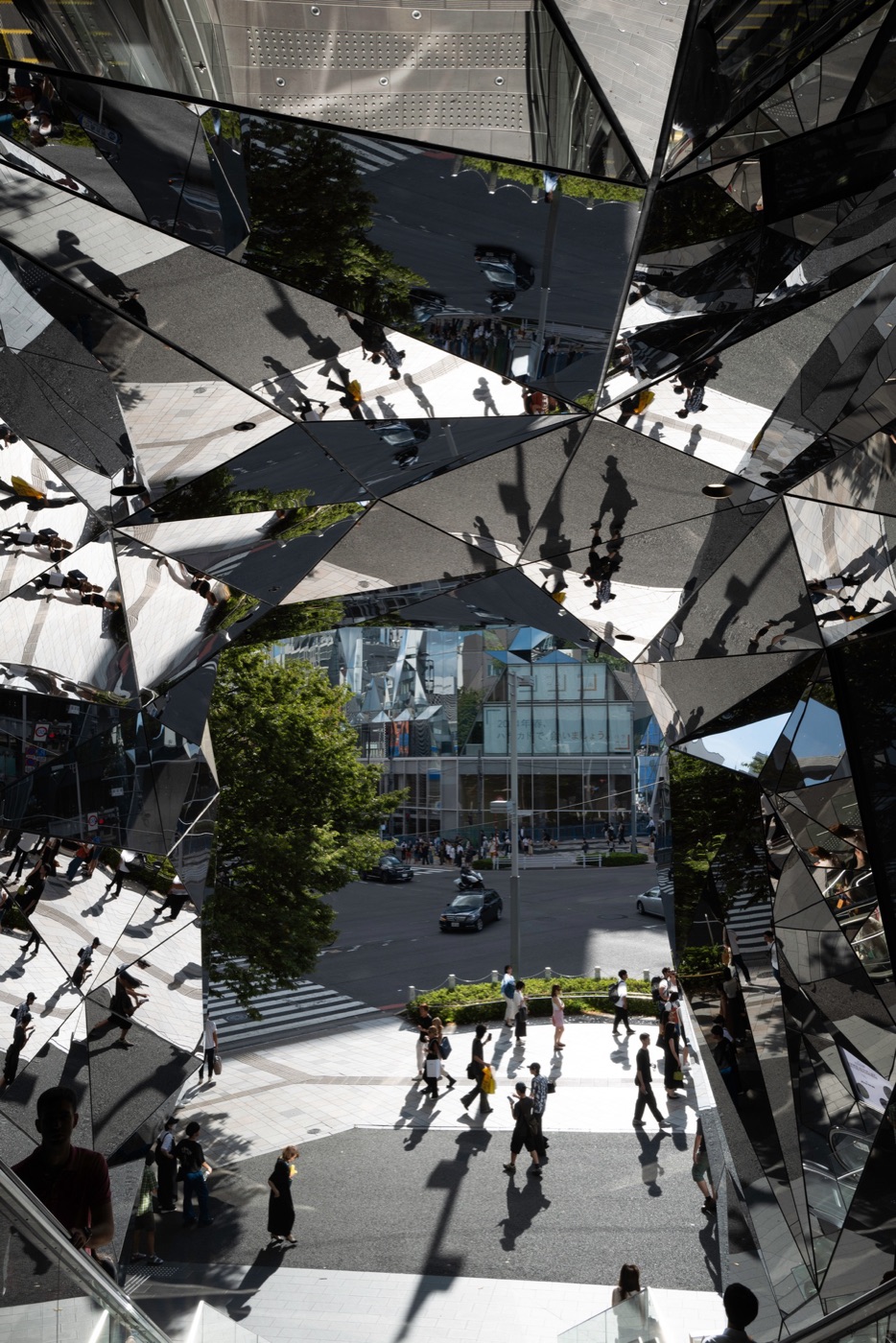 tokyu plaza harajukus architectural landmark photo 3