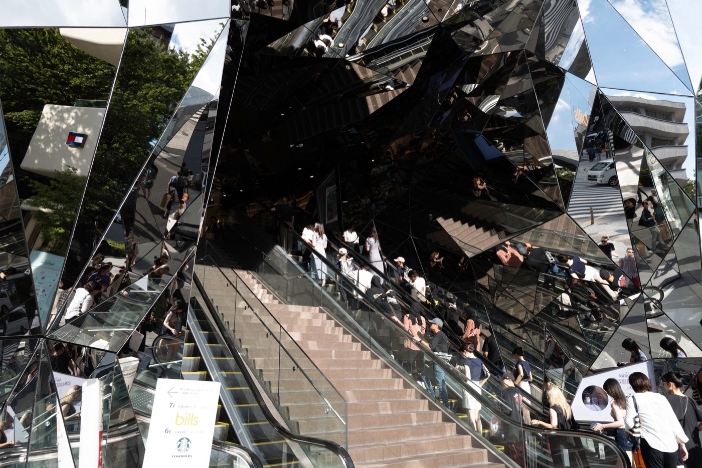 tokyu plaza harajukus architectural landmark photo 15