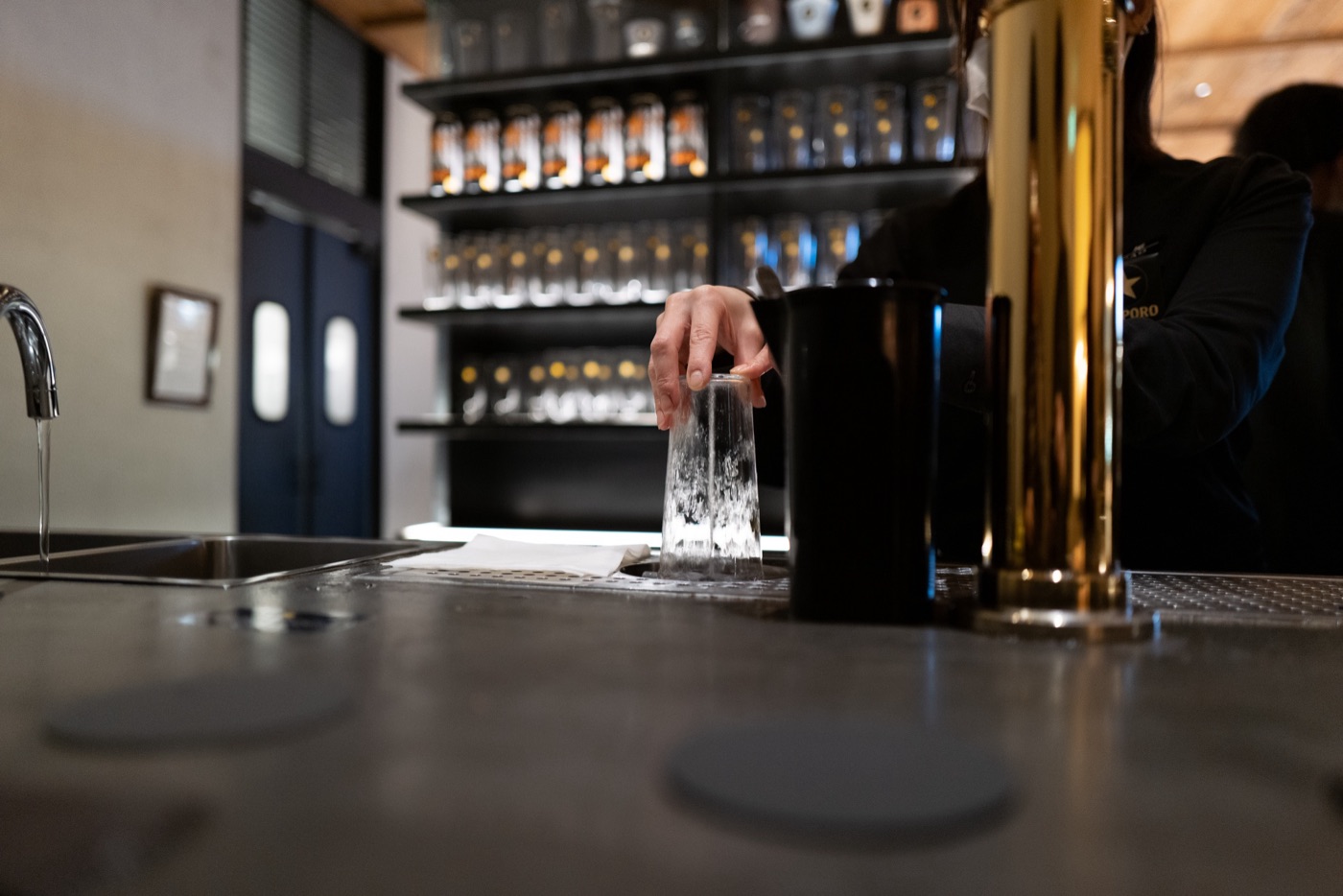 where to drink beer in tokyo ginza sapporo the bar ginza photo 9
